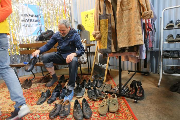 На заднем дворе московской "Ночлежки" впервые прошла акция "Уличный магазин"