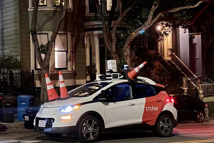 Жители Сан-Франциско воюют с беспилотными такси, из-за которых в городе увеличилось число ДТП