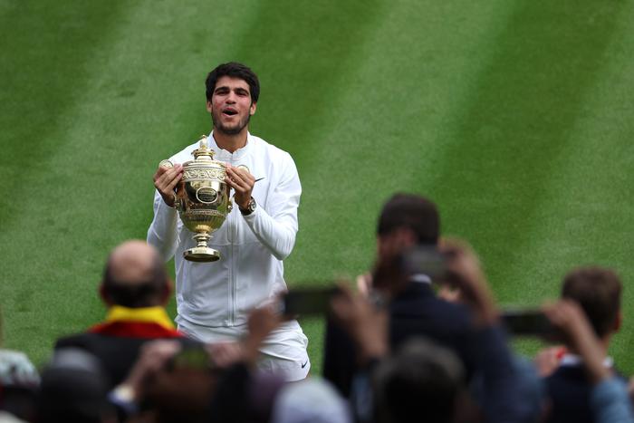 Алькарас в пяти сетах победил Джоковича в финале Уимблдона