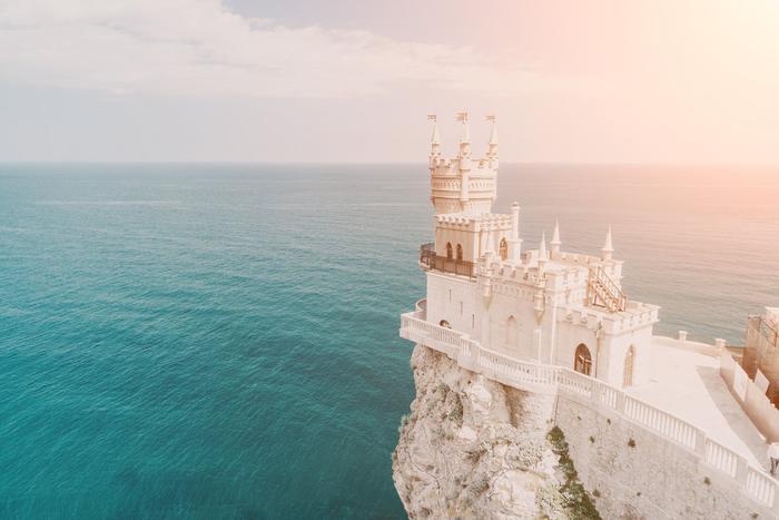 Стало известно, сколько туристов сейчас находится в Крыму – по меньшей мере 50 тысяч человек