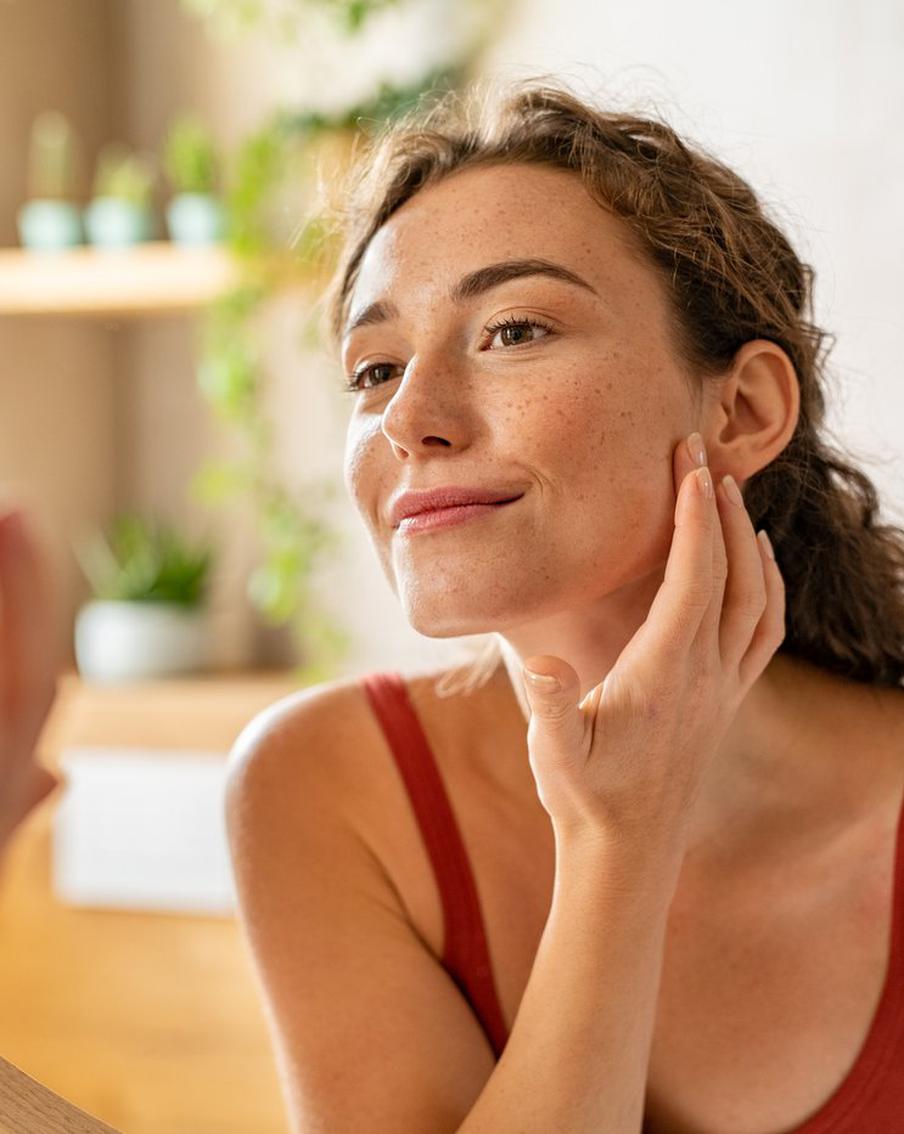 Маленькие шарики, называемые милиумы, здоровью не вредят, но вот выглядят не очень