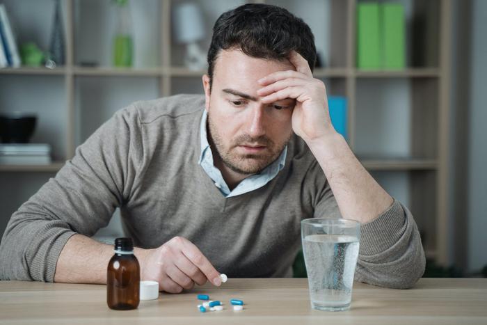 Россияне подсели на колёса: почему мы тратим всё больше денег на антидепрессанты