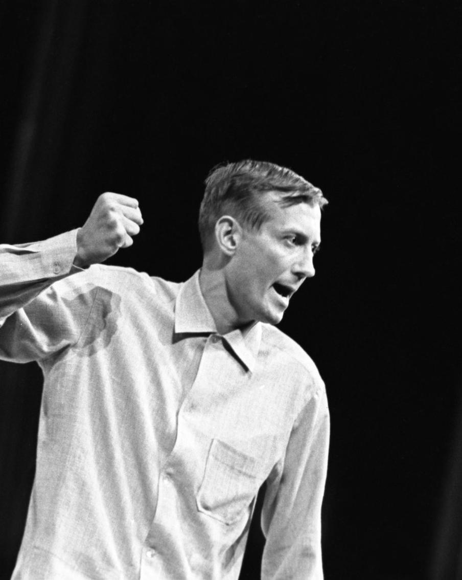 Что из этого написал Евтушенко? Отличите его творчество от стихов других поэтов