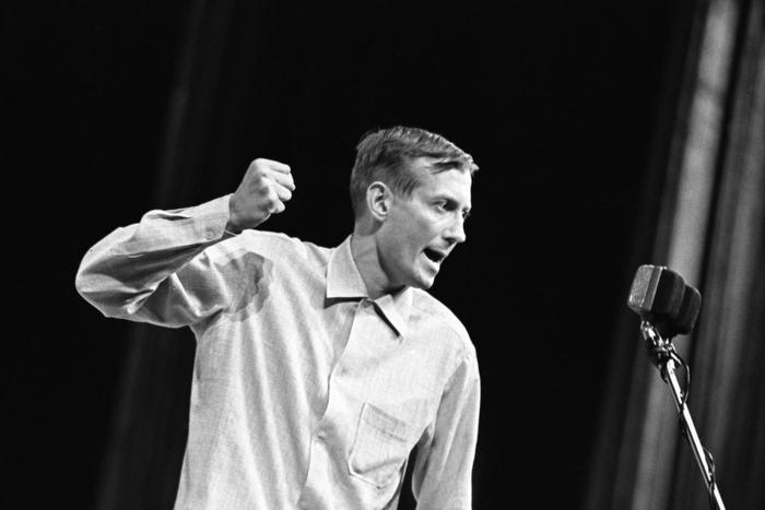 Что из этого написал Евтушенко? Отличите его творчество от стихов других поэтов