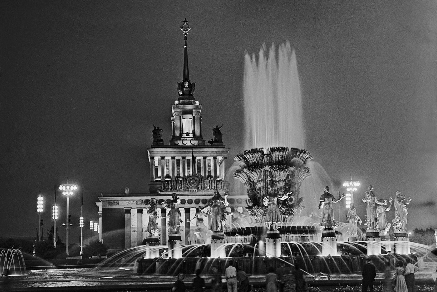 Вднх сроки. Фонтан ВДНХ. ВДНХ В Москве. ВДНХ сегодня. ВДНХ лето.