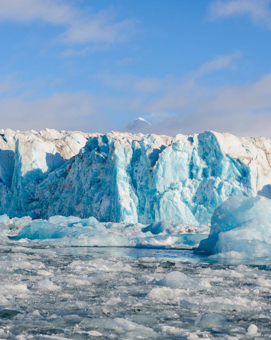 Самый крупный на планете айсберг, севший на мель 30 лет назад, угрожает судам, находящимся возле берегов Антарктиды