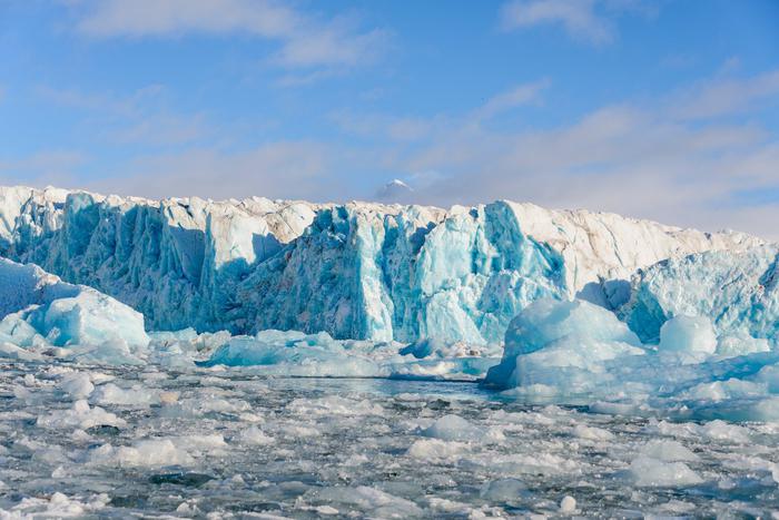 Самый крупный на планете айсберг, севший на мель 30 лет назад, угрожает судам, находящимся возле берегов Антарктиды