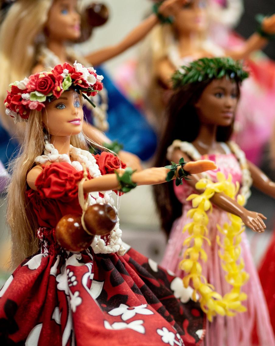 Россиянки продолжают хранить кукол Барби из детства и считают, что эти игрушки повлияли на их стиль
