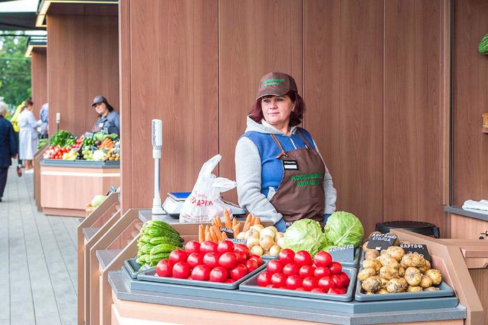 В День работников торговли Сергей Собянин пожелал им больше поводов для улыбок