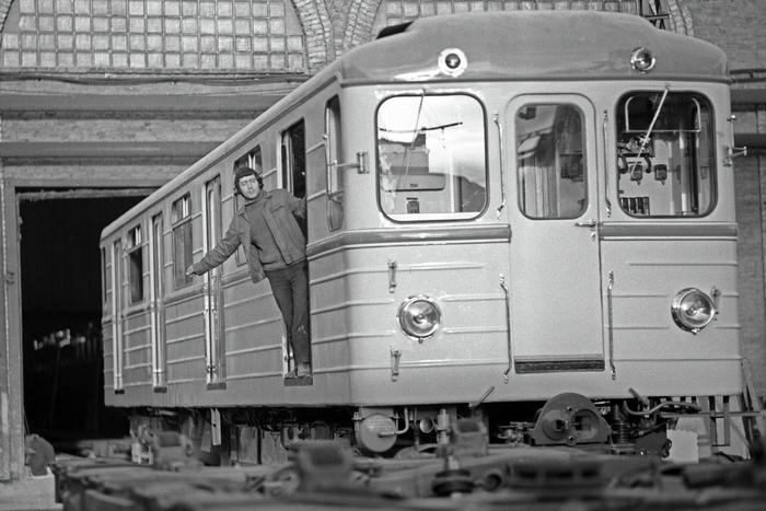 Специалисты Музея транспорта Москвы завершили реставрацию метровагонов "Еж3" и "Номерной"