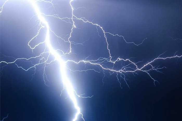 В Иркутской области в мальчика попала молния