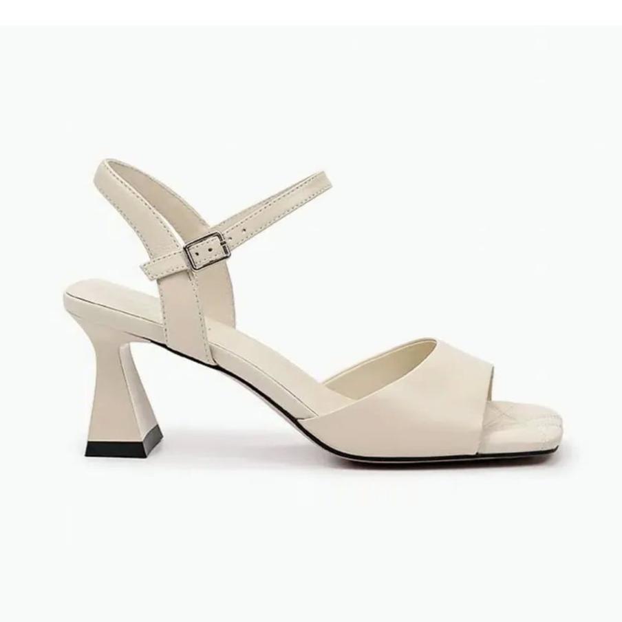 Босоножки Abricot (9370 руб.)