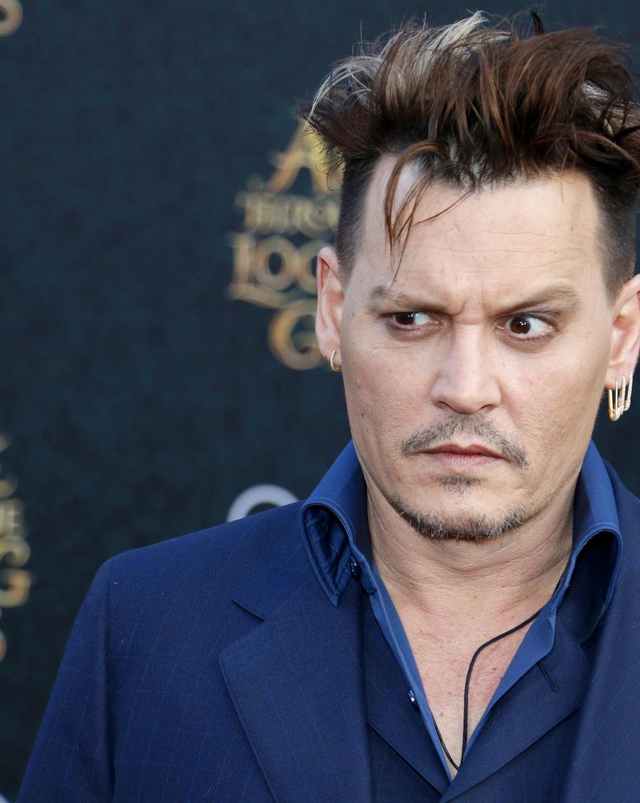 Джонни Деппа нашли без сознания в отеле Будапешта, куда он приехал на гастроли со своей группой