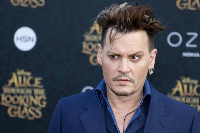 Джонни Деппа нашли без сознания в отеле Будапешта, куда он приехал на гастроли со своей группой