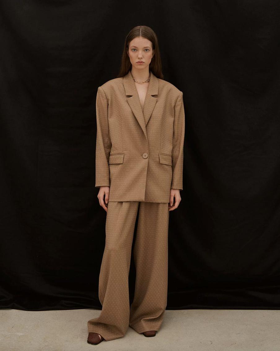 Костюм с минималистичным принтом Gentle Moscow (21 400 руб.)