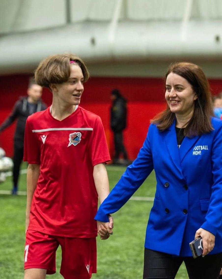 Если вашего сына или дочь не выпускают на футбольное поле, соберите свою команду и станьте лучшей футбольной мамой на свете