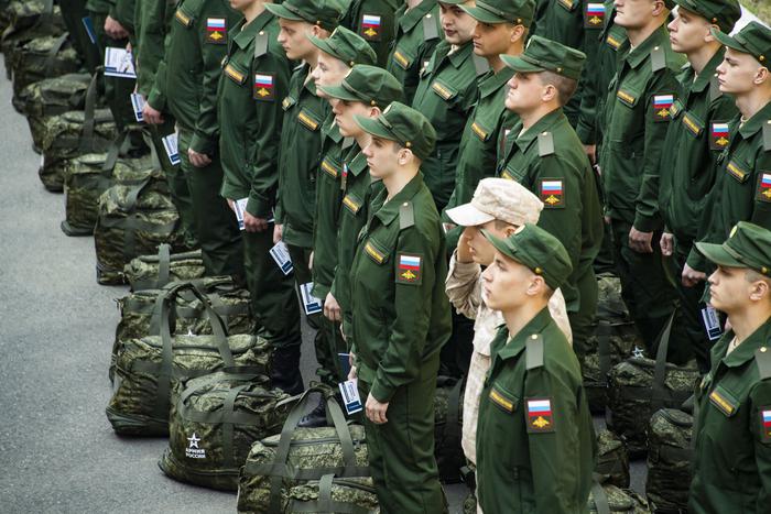 Госдума повысила призывной возраст до 30 лет и одобрила создание военных госкомпаний