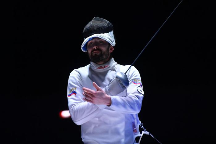 На чемпионате мира по фехтованию украинский шпажист саботировал бой с российским