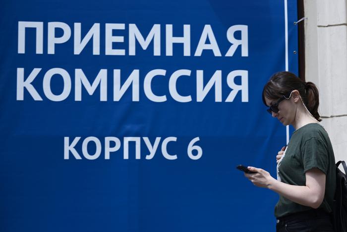 Колледжи Москвы испытывают аншлаг: поступление в них в разгаре, абитуриентов очень много