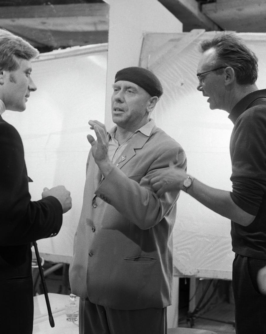 "Будь проклят тот день, когда я... устроился на работу": как в устах молодёжи звучат цитаты из комедий Леонида Гайдая