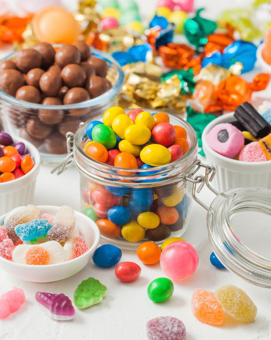 Сладкоежки стареют быстрее, потому что кожа не любит, когда в организме много углеводов