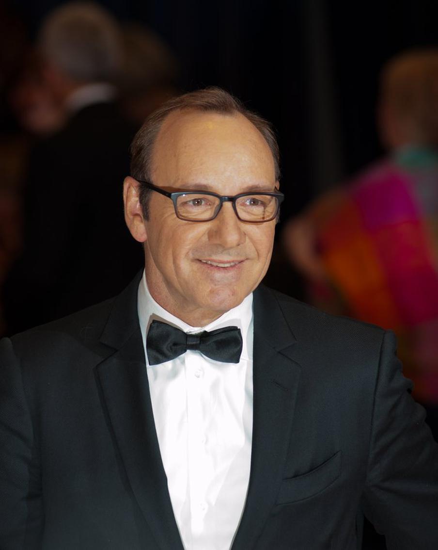 Актёра Кевина Спейси признали невиновным в сексуальных домогательствах. Спейси расплакался