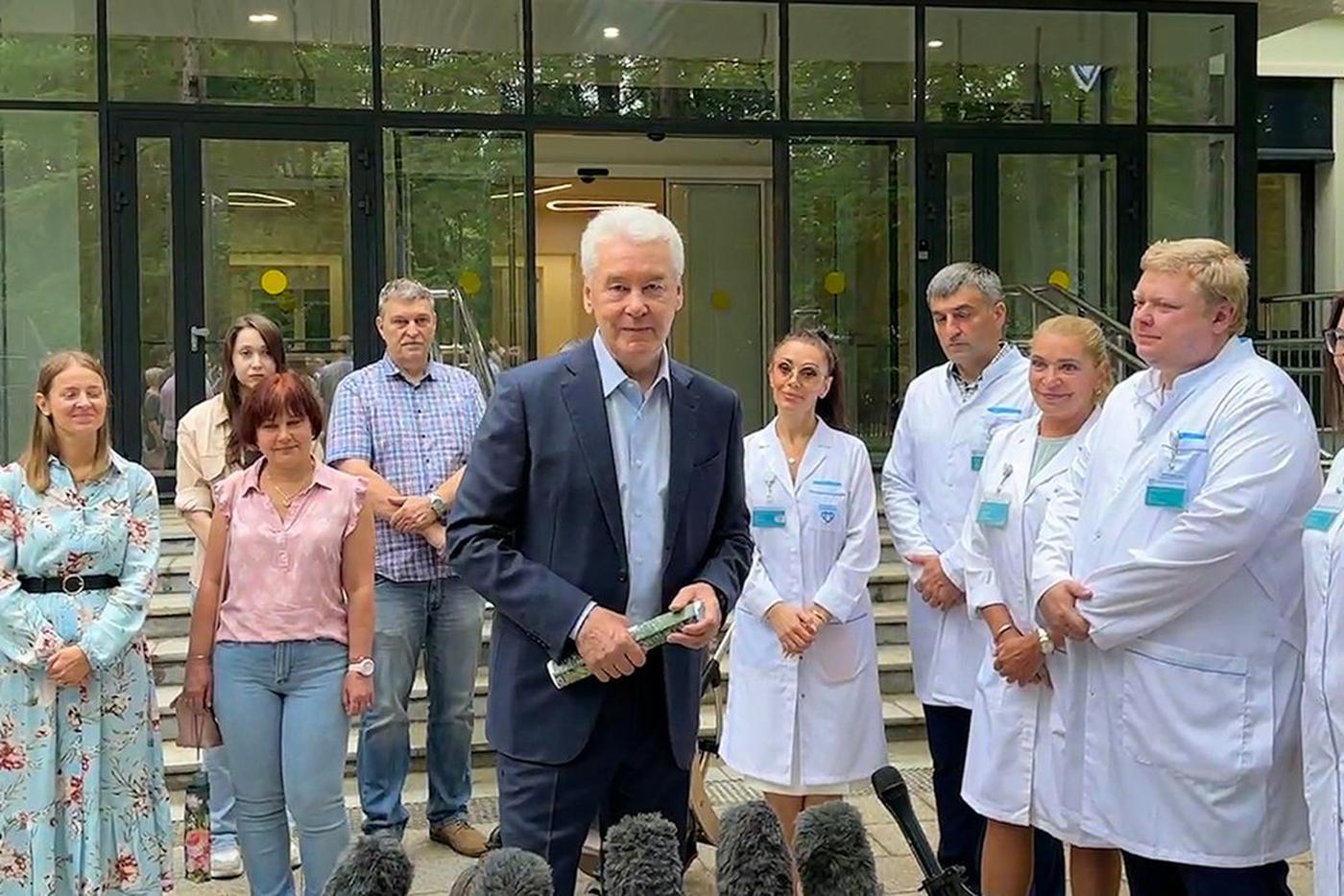 Собянин отметил отзывчивость и профессионализм сотрудников столичных центров госуслуг