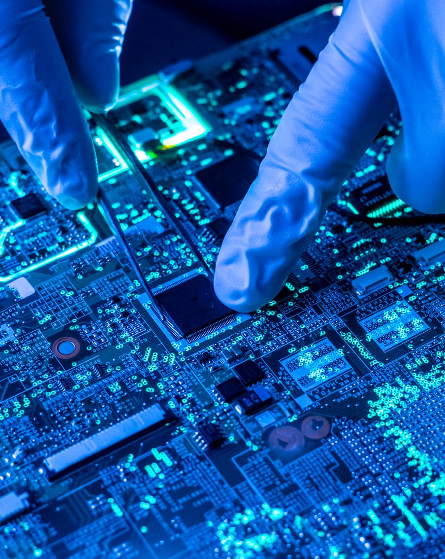 В России создадут роботизированную фабрику наноспутников