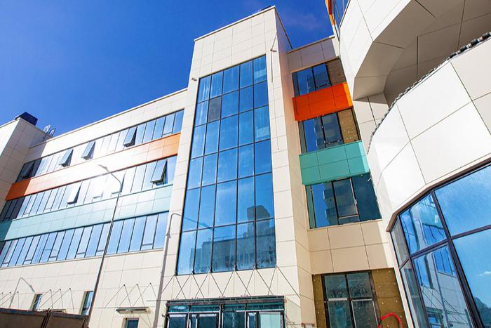 В уникальной операционной ГКБ №15 имени Филатова одновременно проводят несколько операций