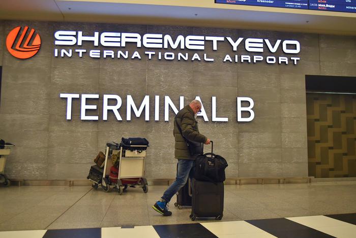 В столичном аэропорту приземлился самолёт с отказавшим шасси