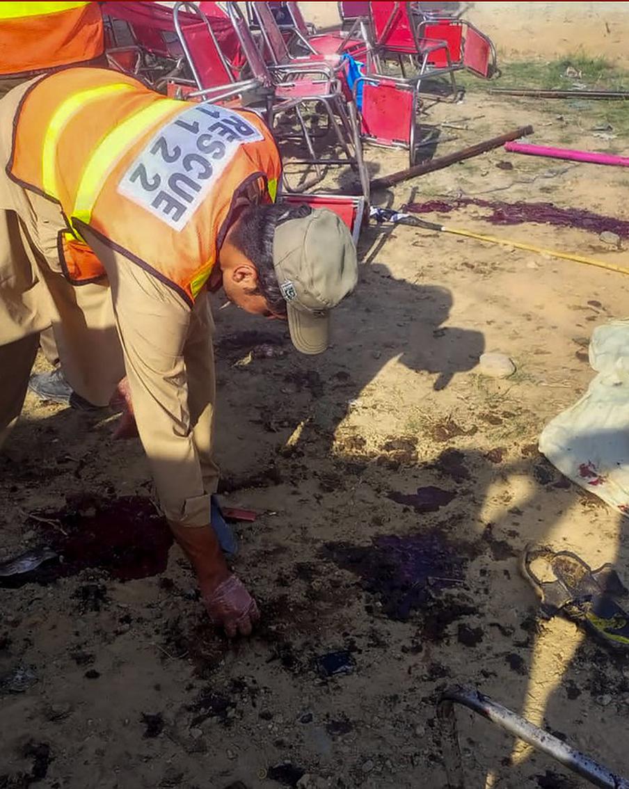 Пакистанская полиция назвала взрыв на политическом митинге терактом