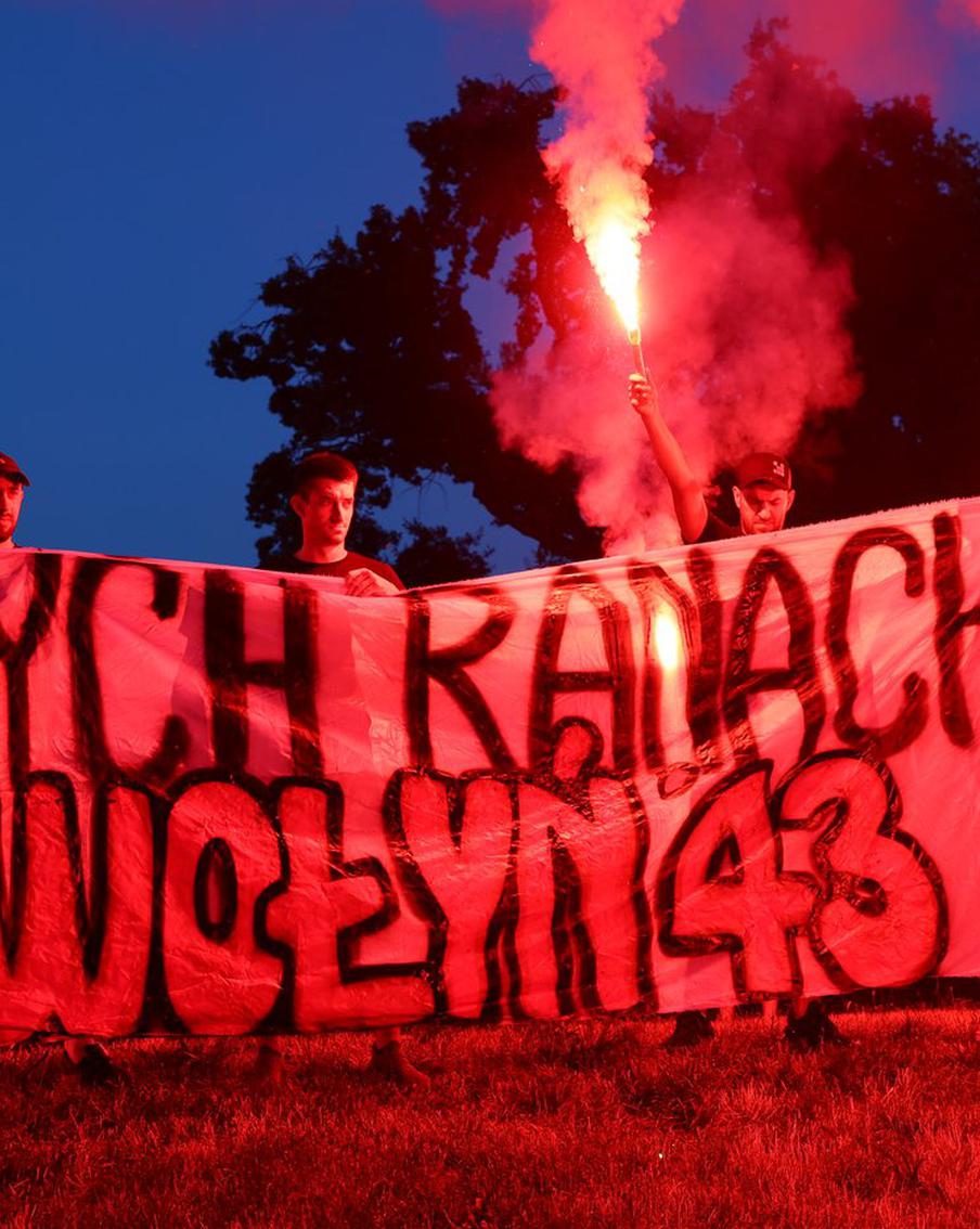 Польские фанаты показали антиукраинские баннеры во время футбольного матча