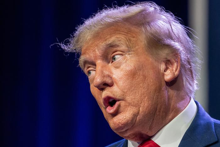 Дональд Трамп вновь предстанет перед судом