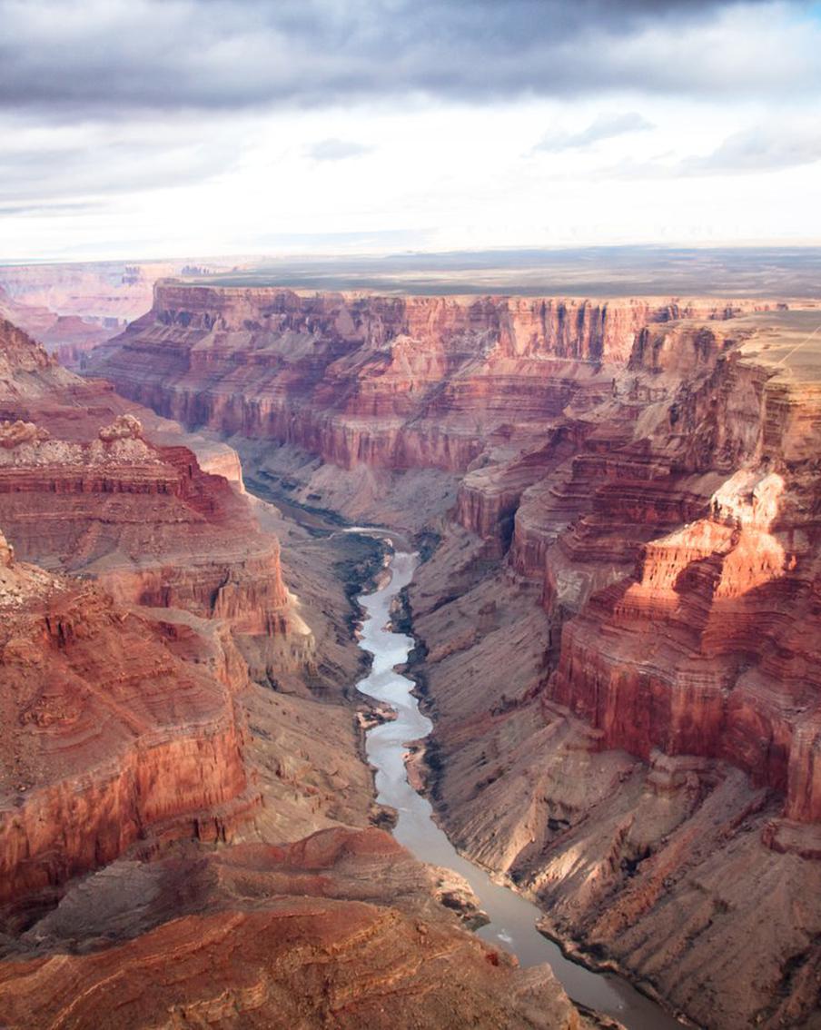 В США около Гранд-Каньона перевернулся автобус с туристами