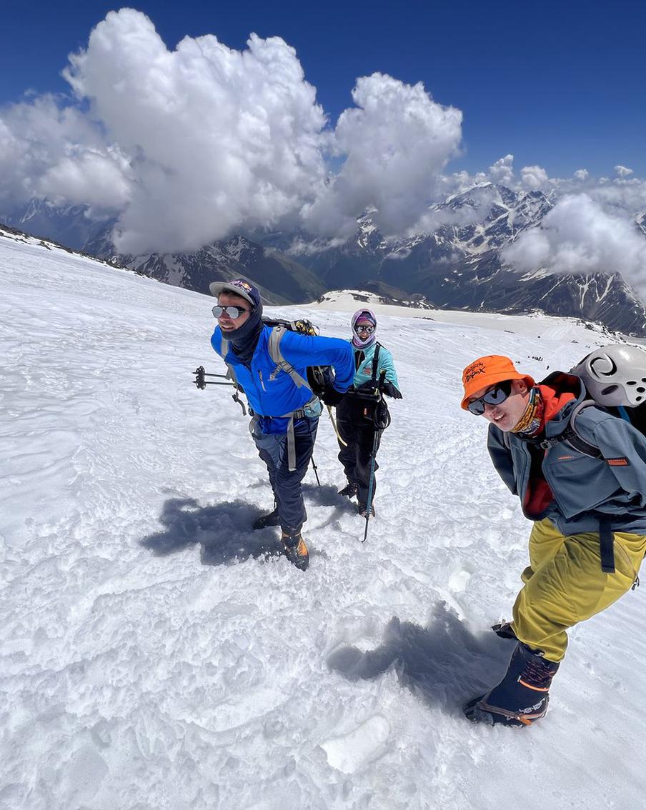 Ребята с ограниченными возможностями оказались на вершине Эльбруса