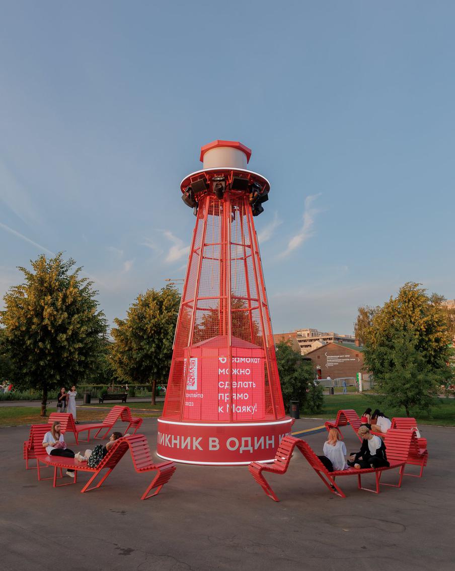  "Самокат" установил интерактивный маяк в парке Горького