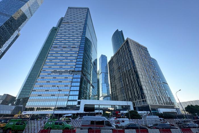 Отвезли, куда надо: полиция задержала мужчину, бросившего гранату в спорткар в районе "Москва-Сити"