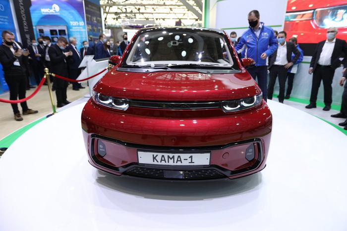 Президент Путин поручил чиновникам пересесть на российские автомобили