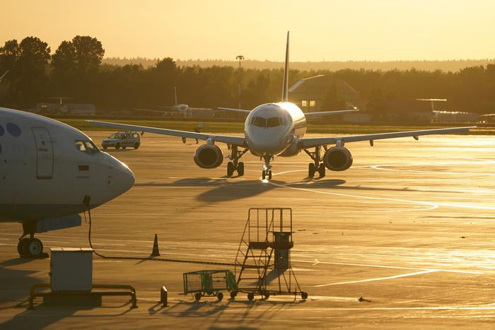 Небо над "Внуково" временно закрыли из-за обнаружения опасного объекта