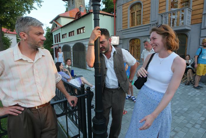 Побывать актёром советского кинофильма может каждый: репортёр Metro сыграла роль абитуриентки журфака