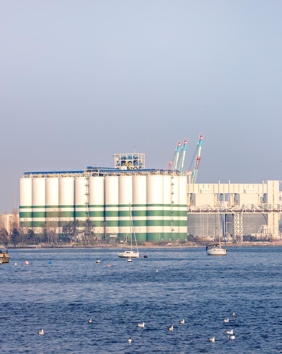 Турецкие власти считают, что версия о подрыве в порту Дериндже выглядит слабой