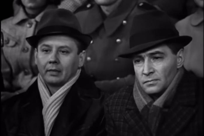 Прочитали по губам, о чём говорят Тихонов и Табаков в сериале "Семнадцать мгновений весны"