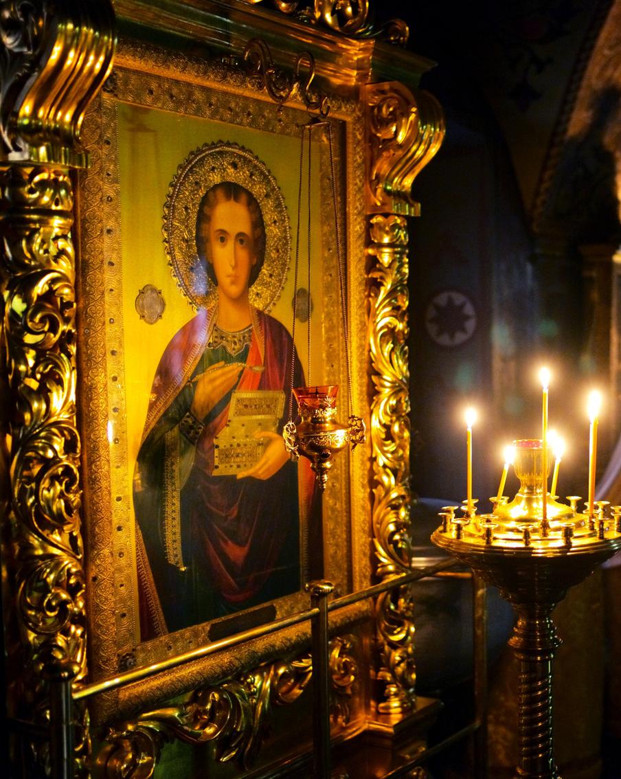 Православные по во всём мире почтили память великомученика и целителя Пантелеимона