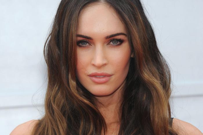 Меган Фокс выпускает свой сборник стихов, в которым напоминает о том, что все милые мужчины ядовиты