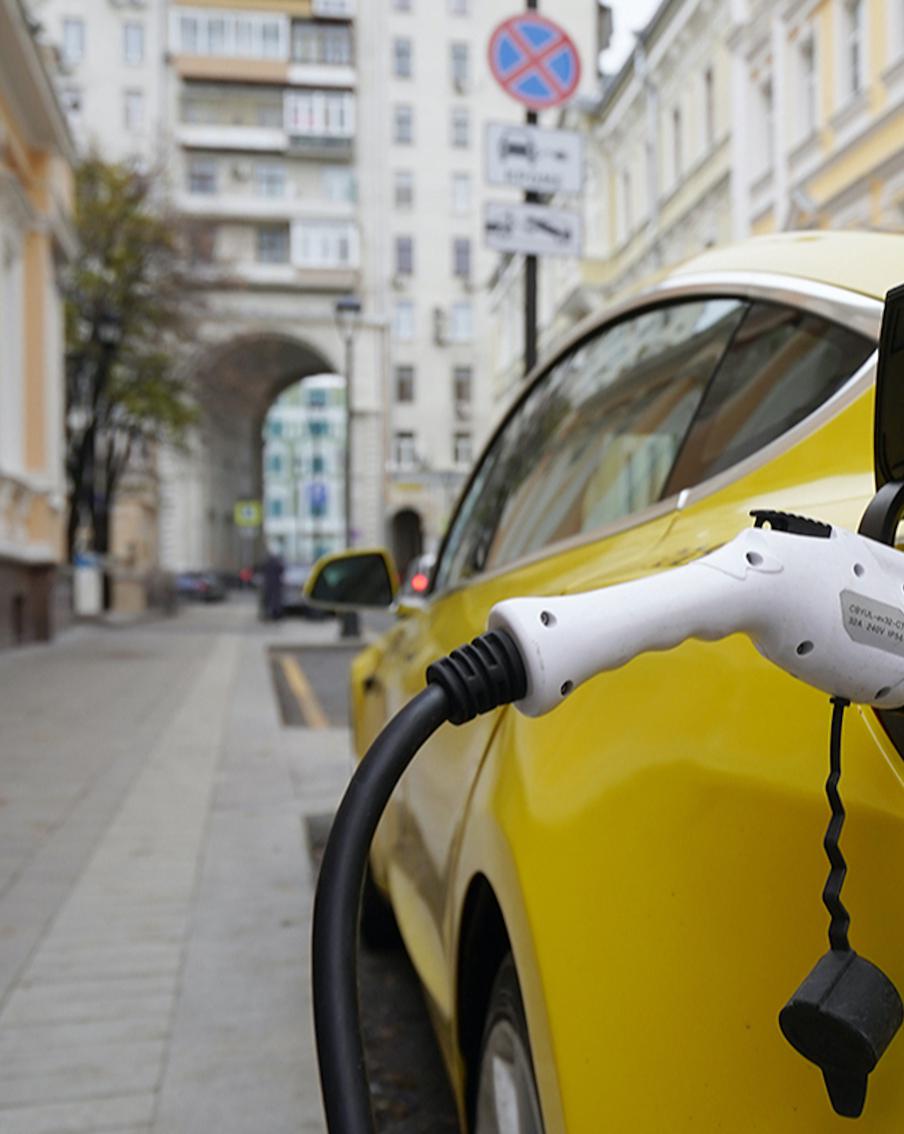 Москва футуристическая: в городе расширяется сеть зарядных станций для электромобилей