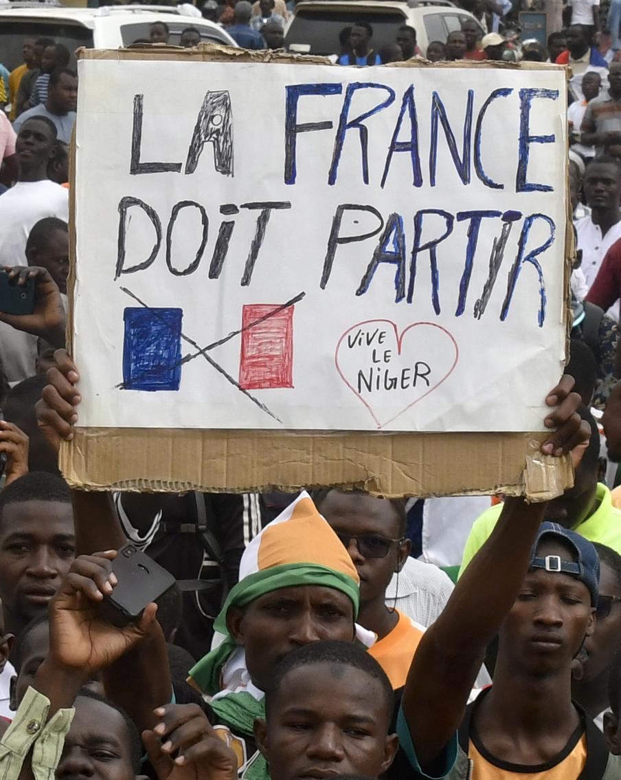 Францию выгоняют из Африки: Нигер лишает её последней власти в регионе
