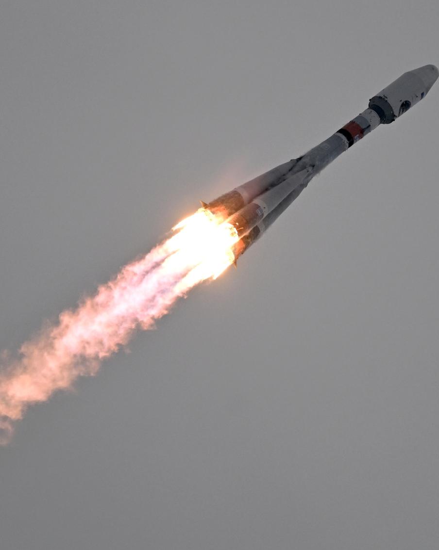 "Роскосмос": станция "Луна-25" вышла на траекторию полёта к Луне