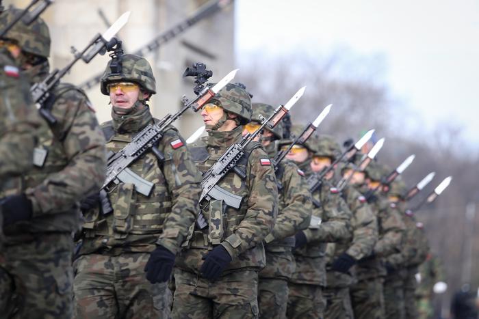 "Остановите их". Во Франции жёстко отреагировали на "безумный" шаг Польши