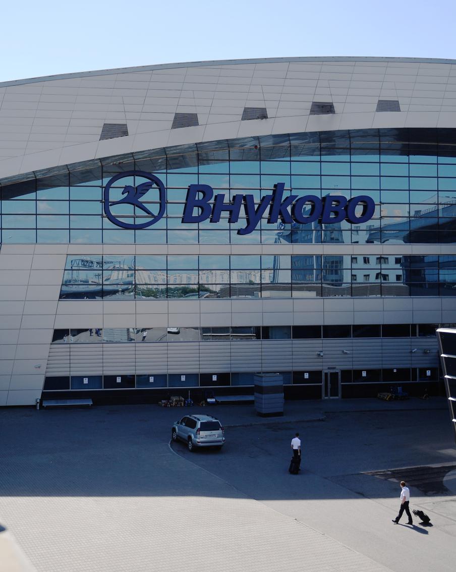 Внуково временно закрыли, предположительно, из-за беспилотника