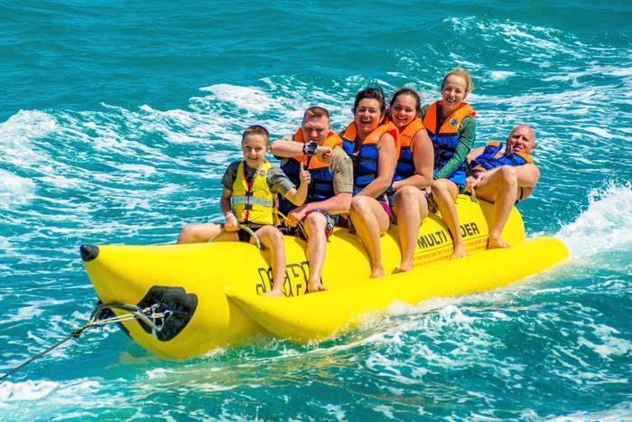 Катание на "банане" вредно для позвоночника. Весёлое развлечение может закончиться параличом ног